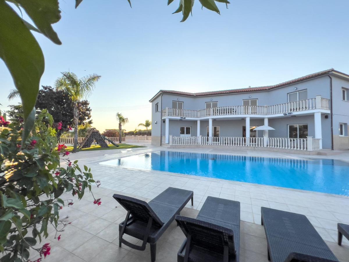 Grand Villa Lynn Seaview איה נאפה מראה חיצוני תמונה