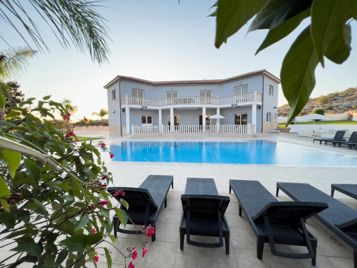 Grand Villa Lynn Seaview איה נאפה מראה חיצוני תמונה
