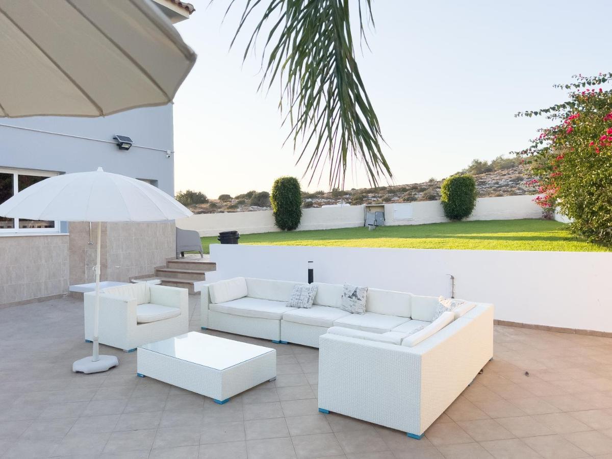 Grand Villa Lynn Seaview איה נאפה מראה חיצוני תמונה