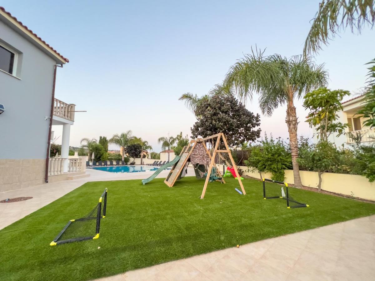 Grand Villa Lynn Seaview איה נאפה מראה חיצוני תמונה
