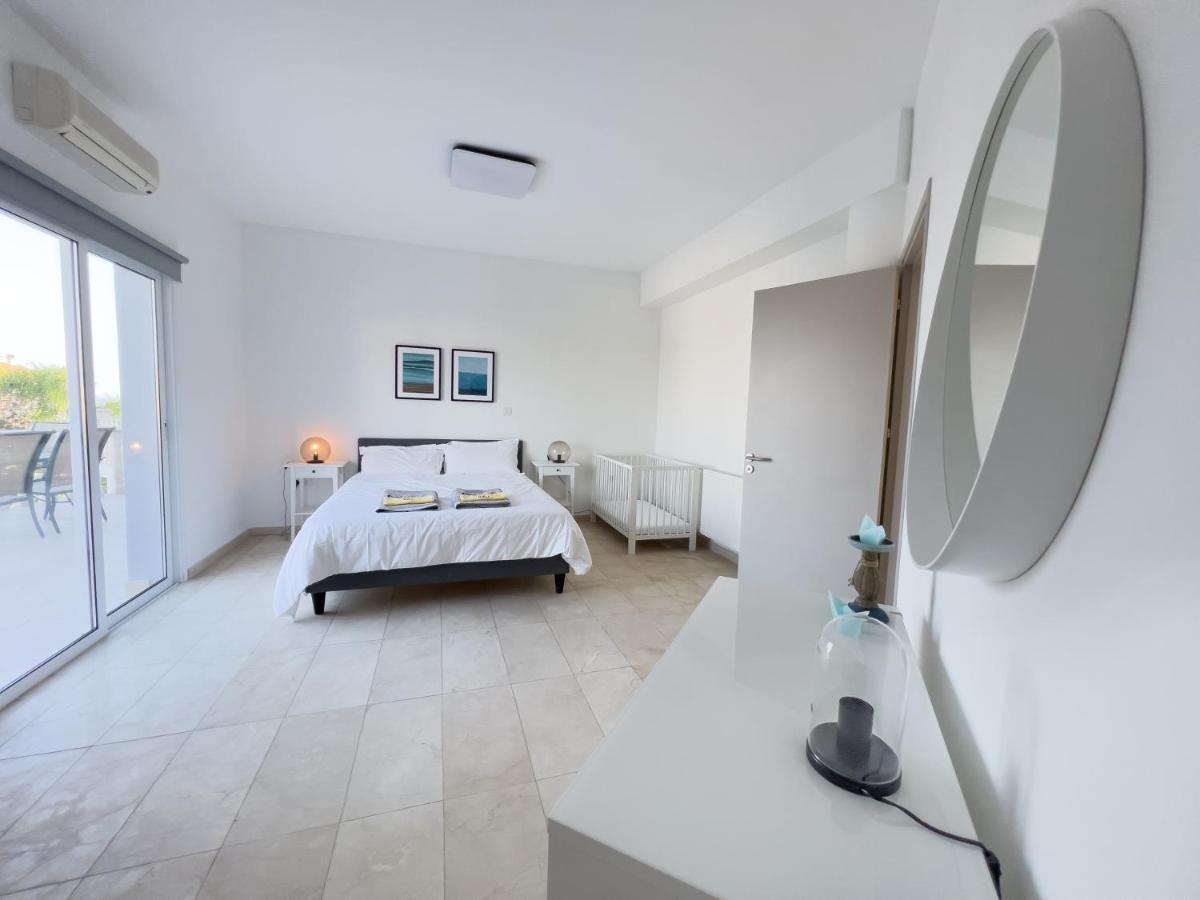 Grand Villa Lynn Seaview איה נאפה מראה חיצוני תמונה