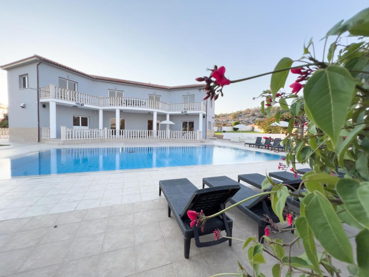 Grand Villa Lynn Seaview איה נאפה מראה חיצוני תמונה