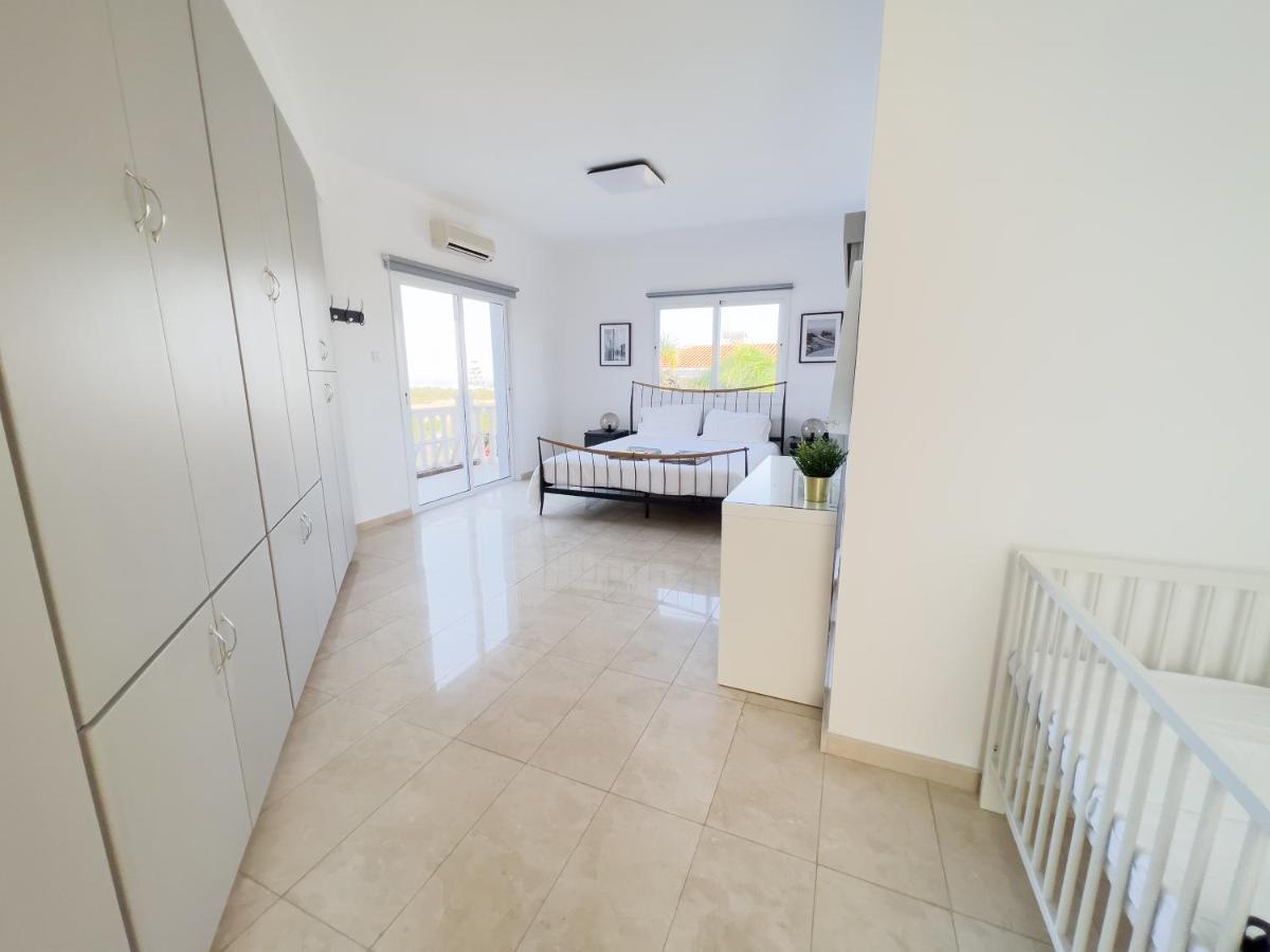 Grand Villa Lynn Seaview איה נאפה מראה חיצוני תמונה