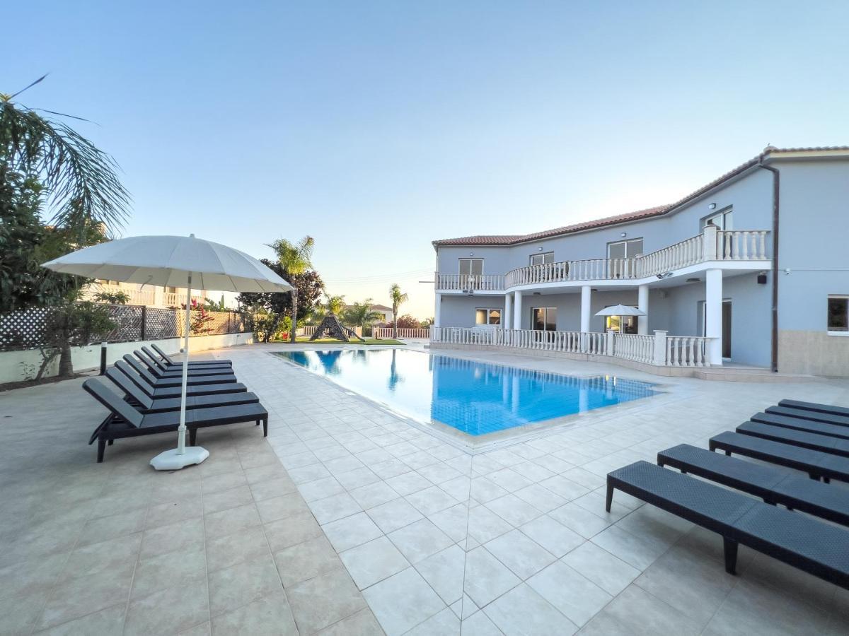 Grand Villa Lynn Seaview איה נאפה מראה חיצוני תמונה