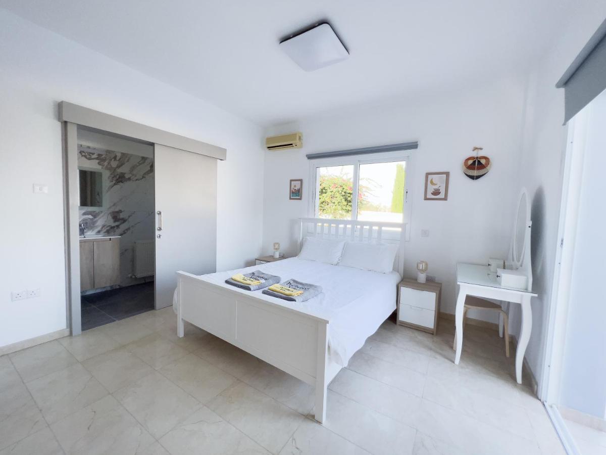 Grand Villa Lynn Seaview איה נאפה מראה חיצוני תמונה