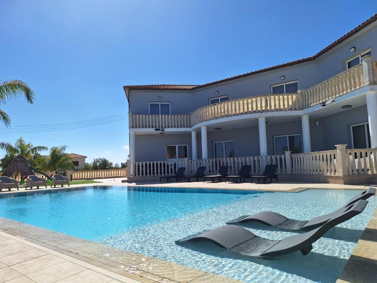 Grand Villa Lynn Seaview איה נאפה מראה חיצוני תמונה