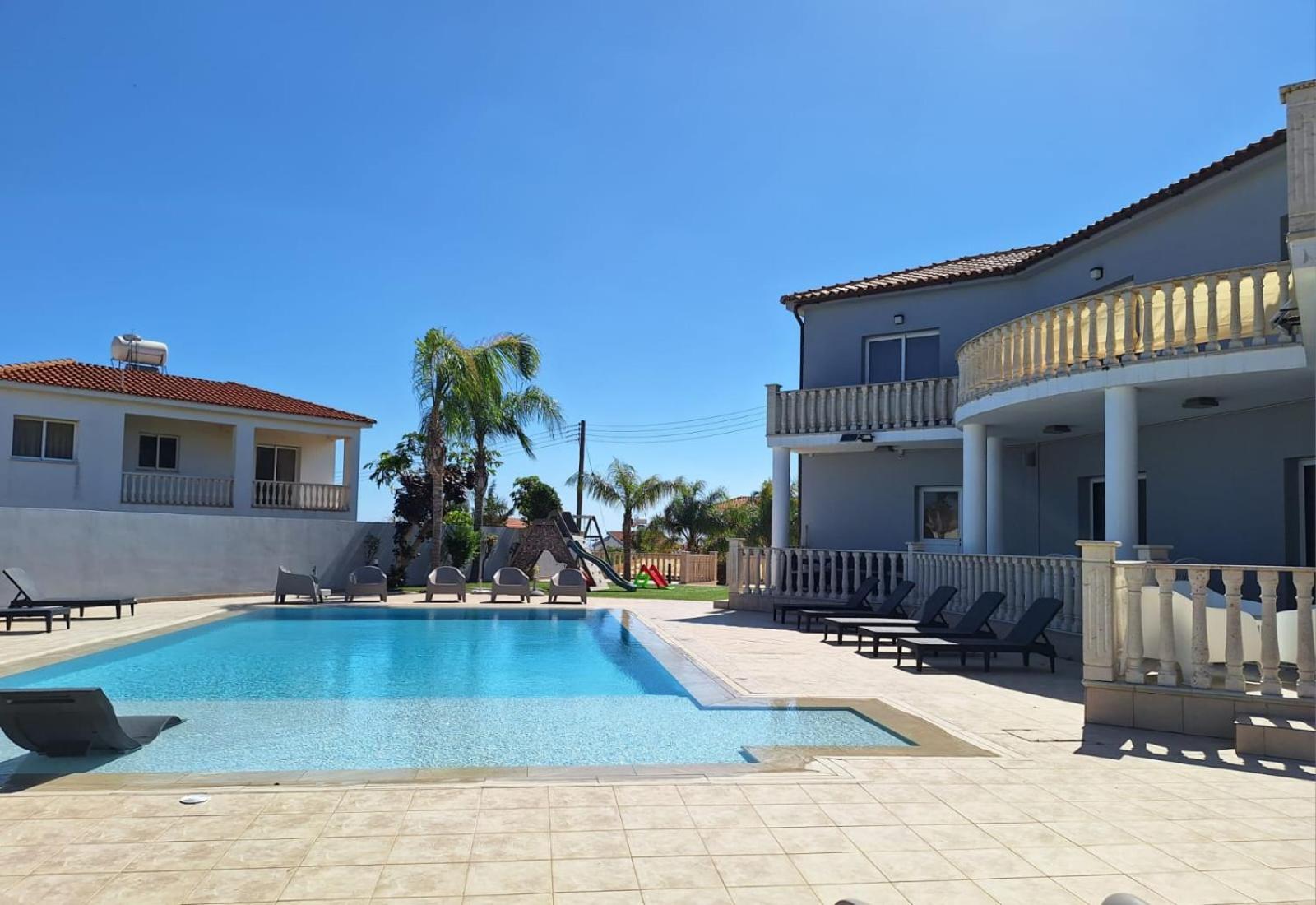 Grand Villa Lynn Seaview איה נאפה מראה חיצוני תמונה