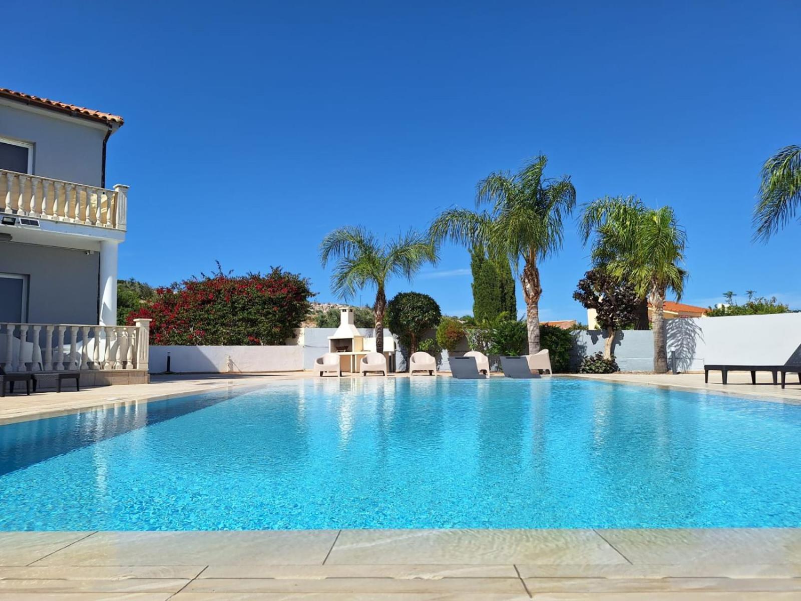Grand Villa Lynn Seaview איה נאפה מראה חיצוני תמונה